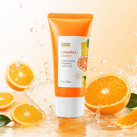 Limpiador Vitamina C sobre agua con naranjas frescas
